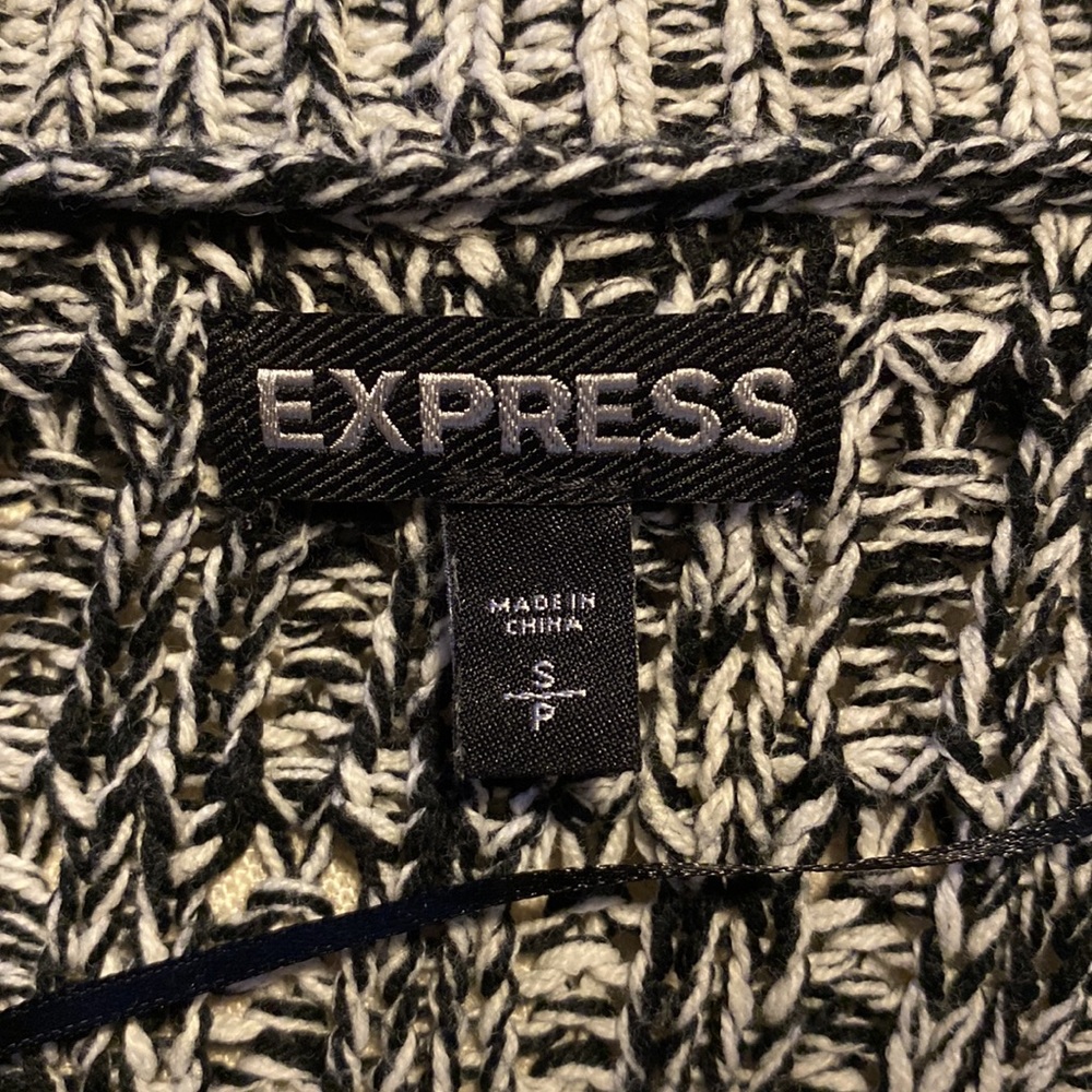 Express sweater - Picture 3 of 3